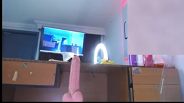 SeleneMore stripchat live cam model