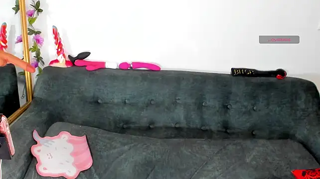 la_saris stripchat live cam model