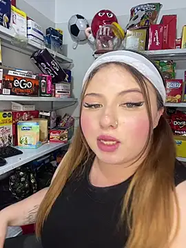 kitty__pinnk stripchat live cam model