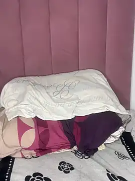 Bubbles156 stripchat live cam model