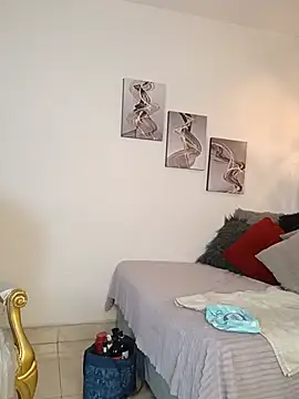 Rossi_ss1 stripchat live cam model