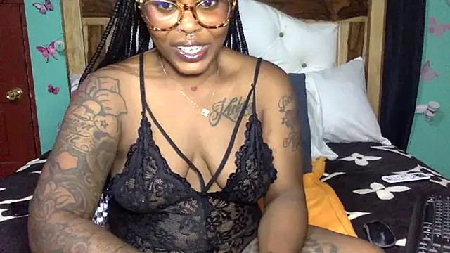 creamyamber stripchat live cam model
