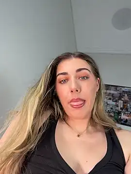 Aussielulu stripchat live cam model