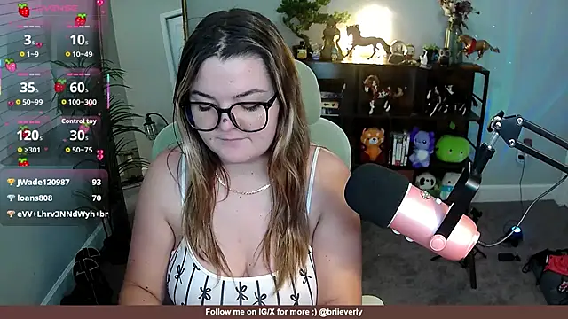 Briieverly stripchat live cam model