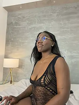 Alaia_Colins stripchat live cam model
