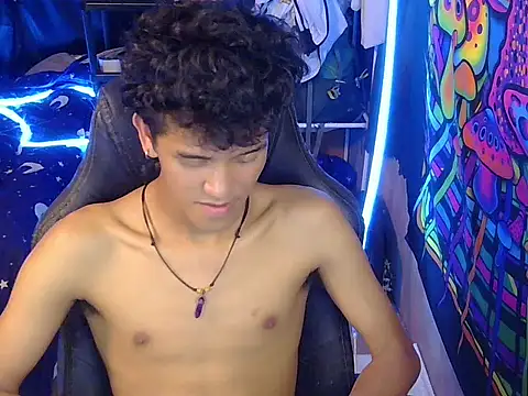 hugekenbigcock stripchat live cam model