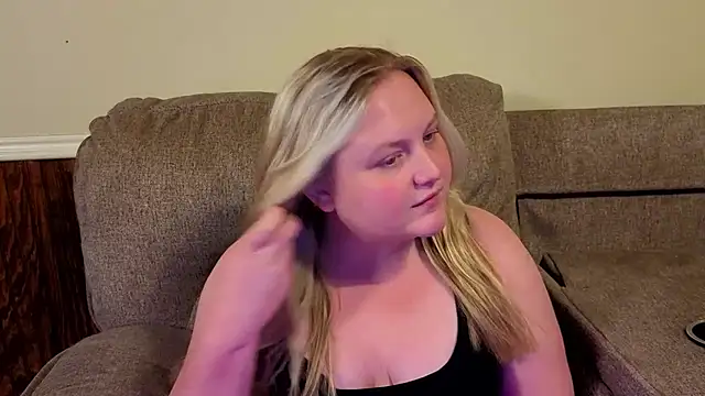 PhatAssBlond stripchat live cam model