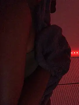 theprettysoles stripchat live cam model