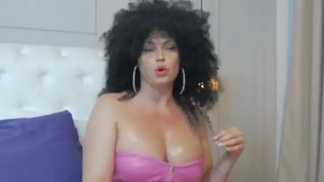 YvesNoir stripchat live cam model