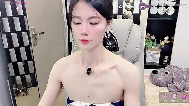 Yueyue-MM stripchat live cam model