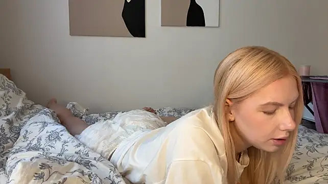 KerryKausch stripchat live cam model