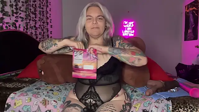CherryBombBomb stripchat live cam model