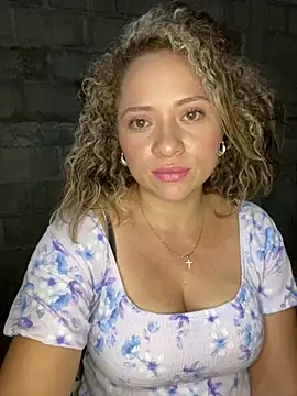 Jannieth stripchat live cam model