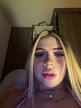 MiaWhitePink_ stripchat live cam model