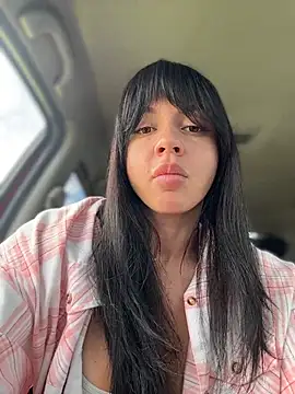 JulliaVegas stripchat live cam model