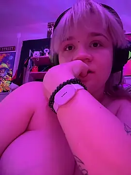 Cutiepiespanks stripchat live cam model