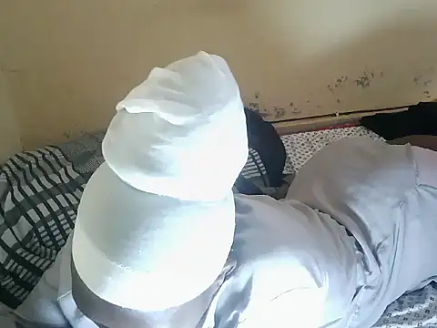 cute-shamza stripchat live cam model