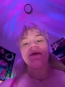 Cutiepiespanks stripchat live cam model