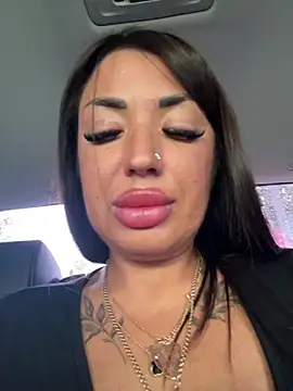 RuslanaXX stripchat live cam model