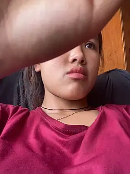 hoa_mai stripchat live cam model