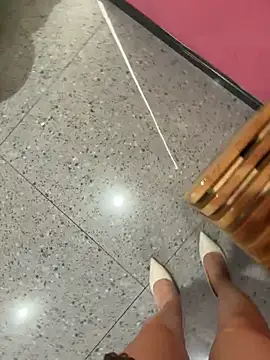 Mia7- stripchat live cam model