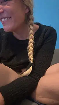 MoniqueLaFee stripchat live cam model
