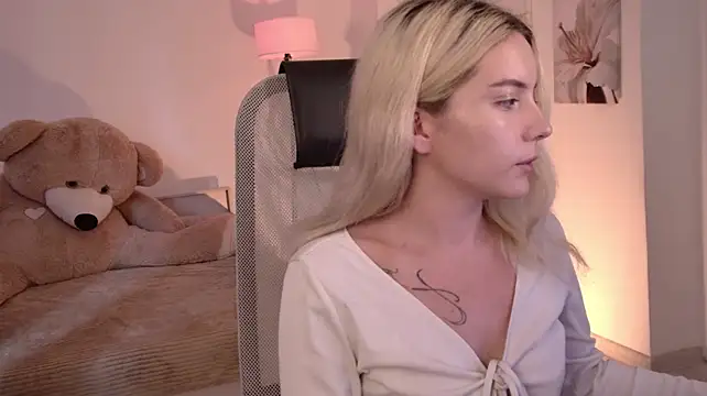 AuroraWrenfield stripchat live cam model