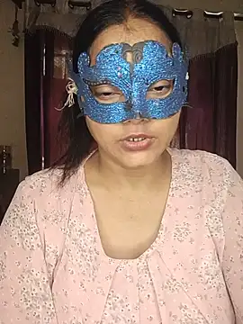 MEERAcle stripchat live cam model