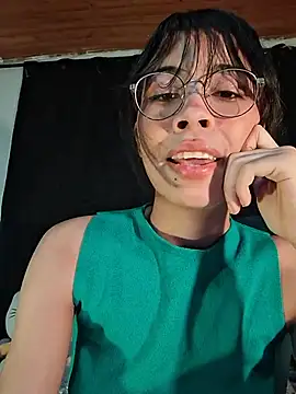 Dolli_virginpussy stripchat live cam model