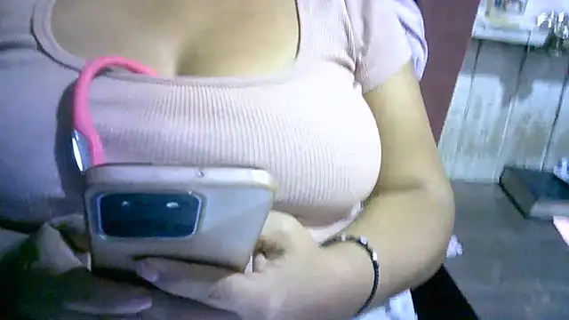 Zulreyna stripchat live cam model
