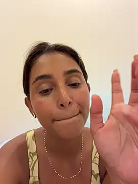 LoisC stripchat live cam model