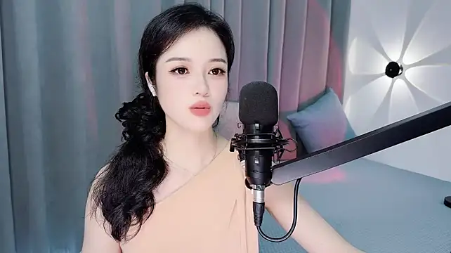 Momo-Wow stripchat live cam model