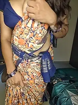 Shreya8999 stripchat live cam model