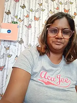 indianstrawberrylips4u stripchat live cam model