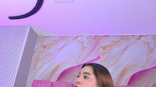 emmacurvy stripchat live cam model
