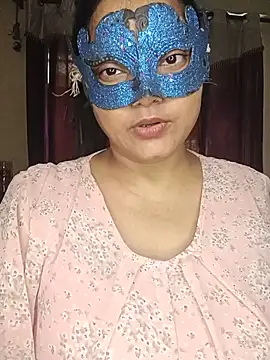 MEERAcle stripchat live cam model