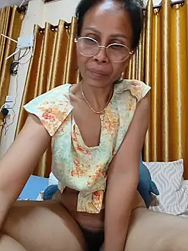 Mama_Eva_1 stripchat live cam model