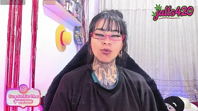 Julls420_ stripchat live cam model