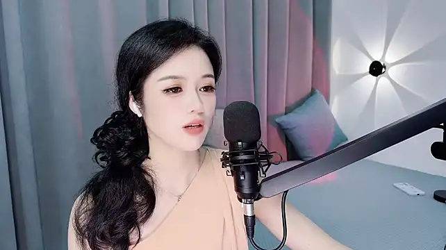 Momo-Wow stripchat live cam model