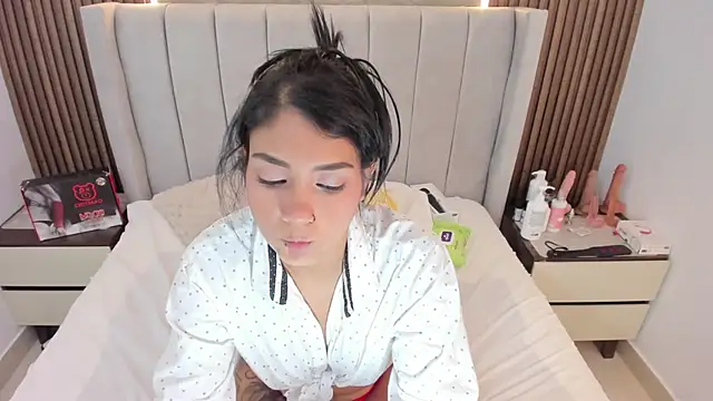NINAMARTINS stripchat live cam model