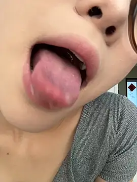 yanzi520 stripchat live cam model