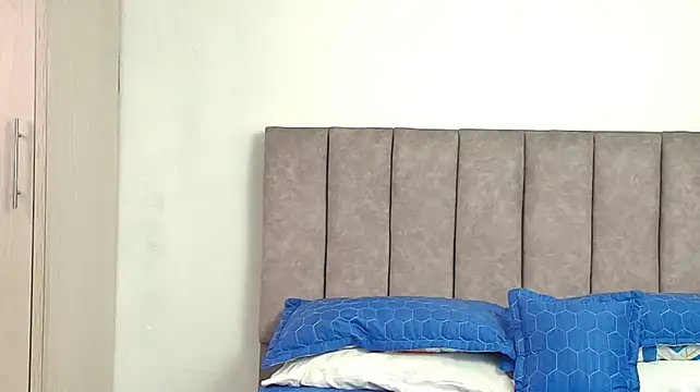 karina_lewis_ stripchat live cam model