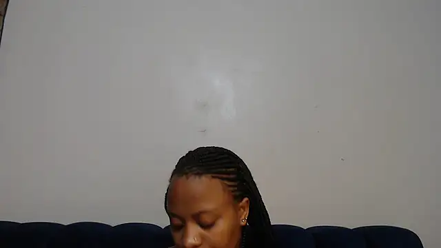 Youngling05 stripchat live cam model