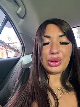RuslanaXX stripchat live cam model