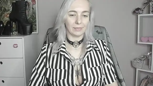 velvetanne stripchat live cam model