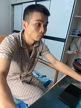 gutou001 stripchat live cam model
