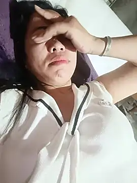 Huyen-anh stripchat live cam model