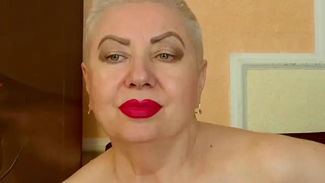 LadyPosh stripchat live cam model