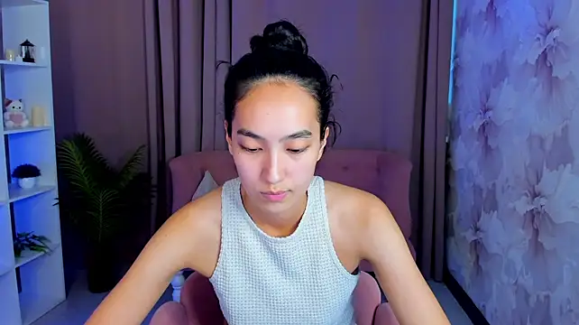 FlirtyAura stripchat live cam model
