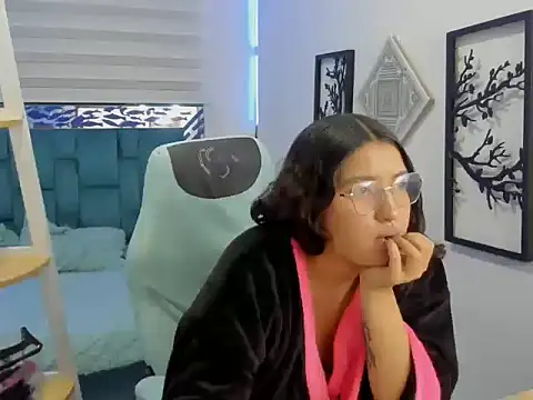 Annie__Thomson stripchat live cam model